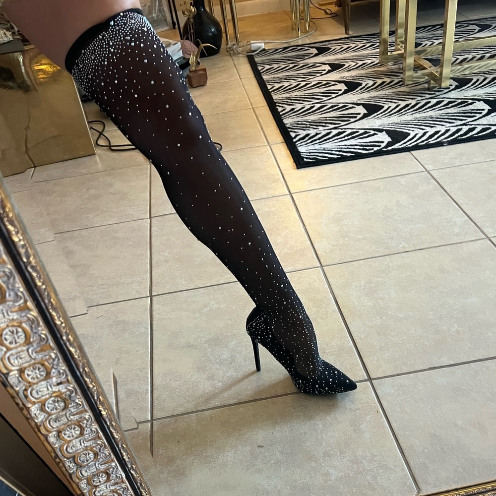 Elegant Black Stiletto Heels with Rhinestone Detailing